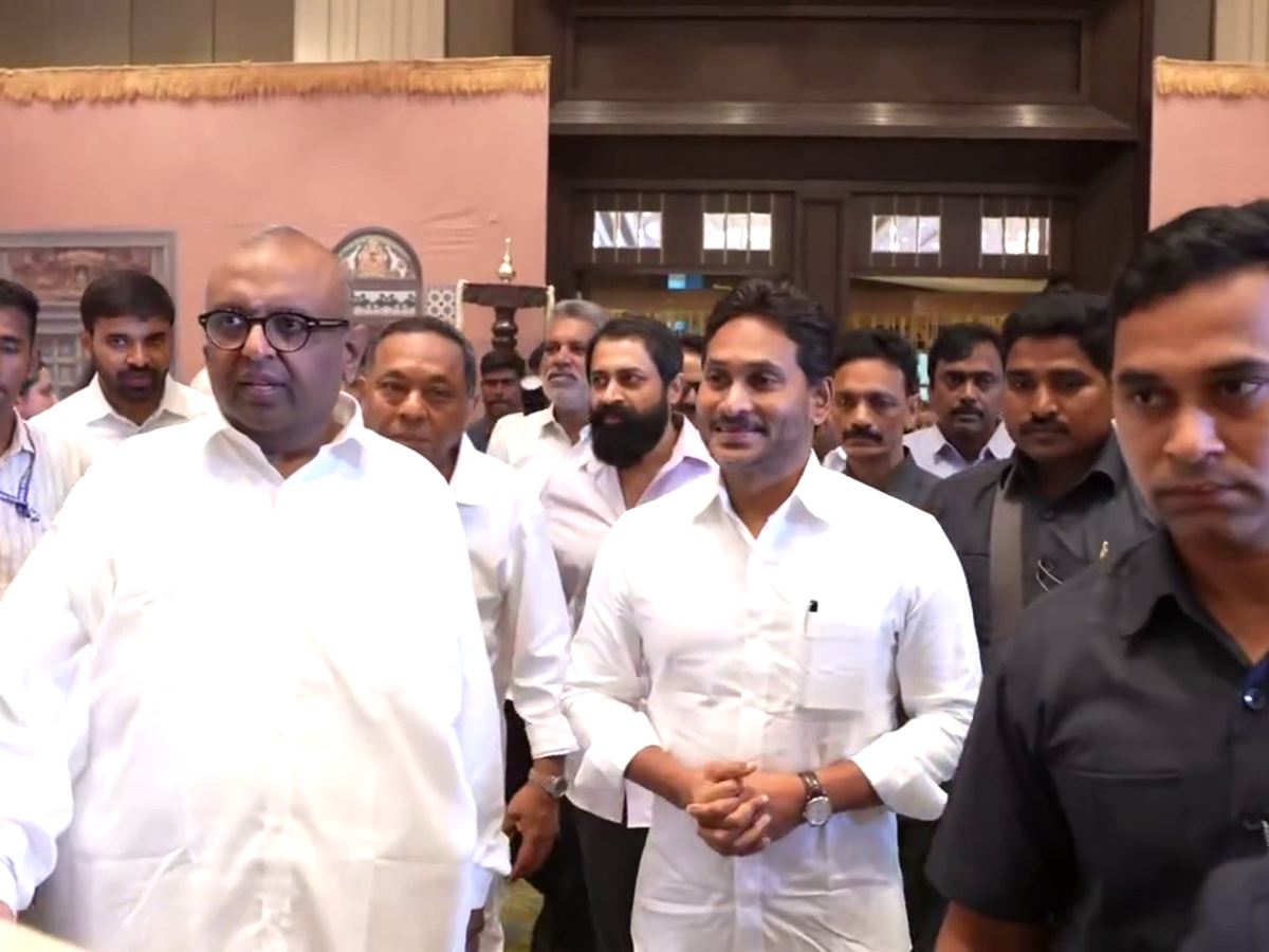 YS Jagan Attends Marriage At Chennai Hero Surya and Karthi 14