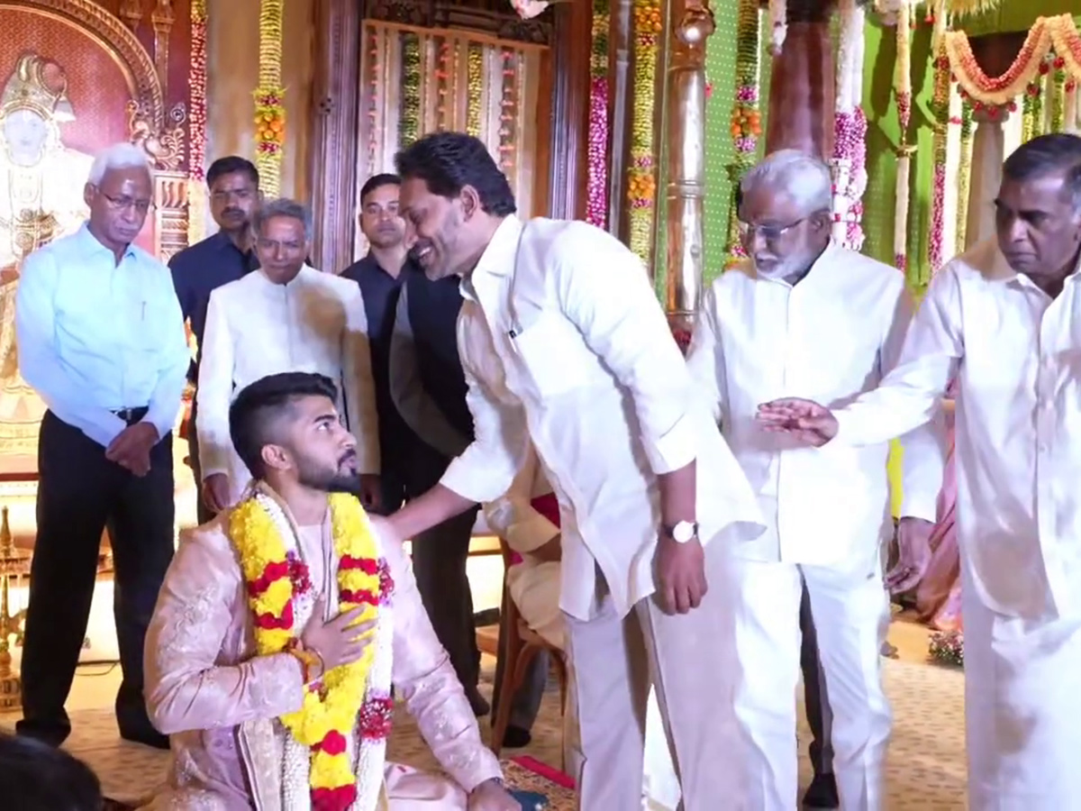 YS Jagan Attends Marriage At Chennai Hero Surya and Karthi 15
