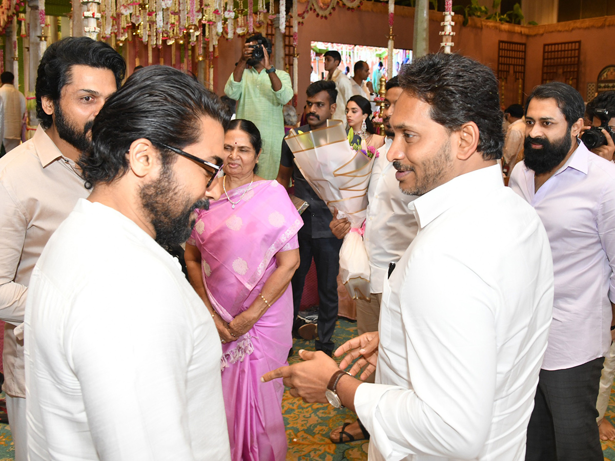 YS Jagan Attends Marriage At Chennai Hero Surya and Karthi 2