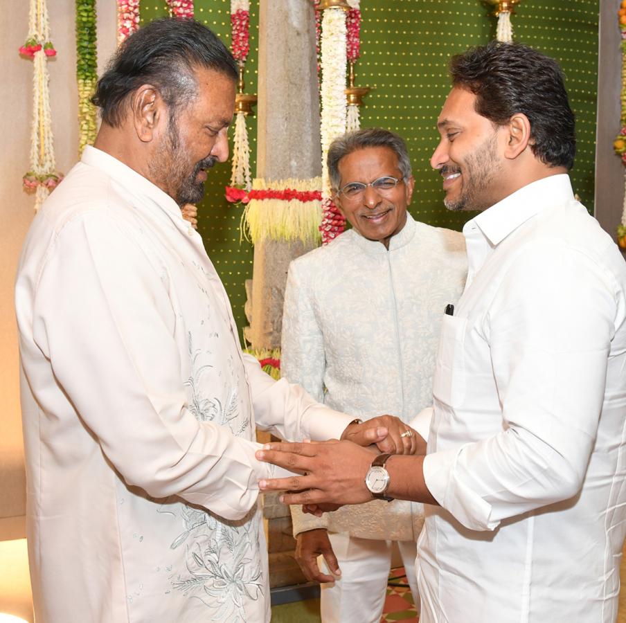 YS Jagan Attends Marriage At Chennai Hero Surya and Karthi 4