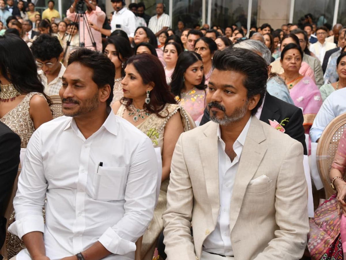 Tamil Actor Vijay meets YSRCP Chief YS Jagan1