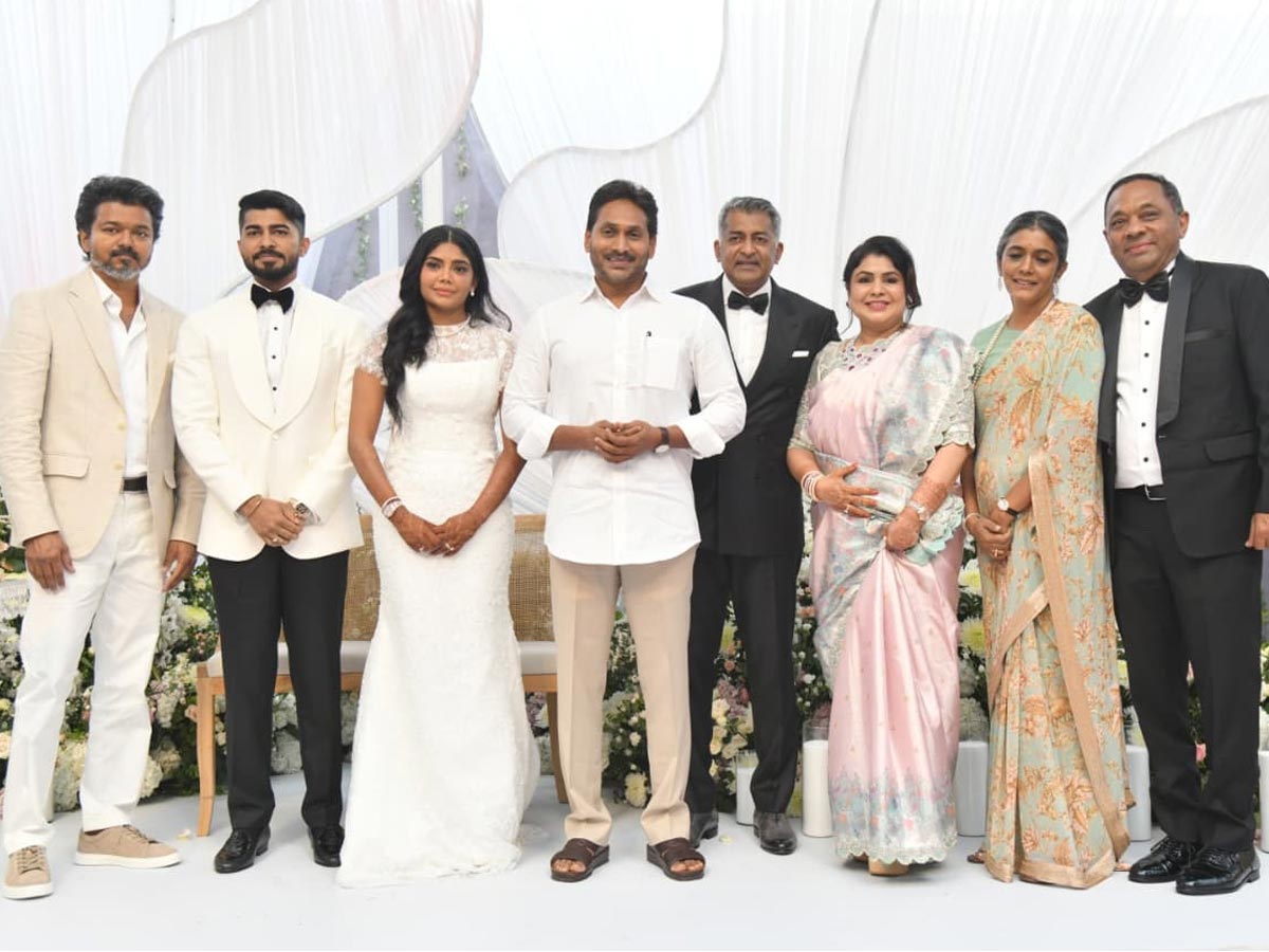 Tamil Actor Vijay meets YSRCP Chief YS Jagan10