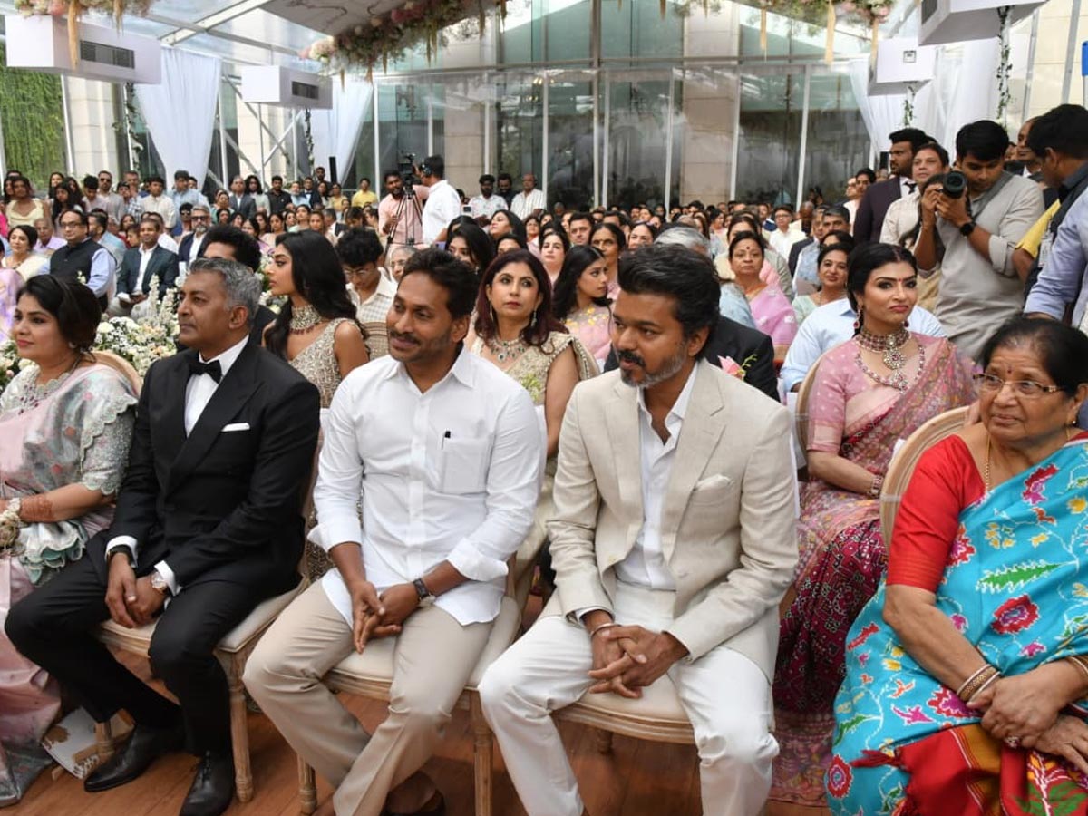 Tamil Actor Vijay meets YSRCP Chief YS Jagan2