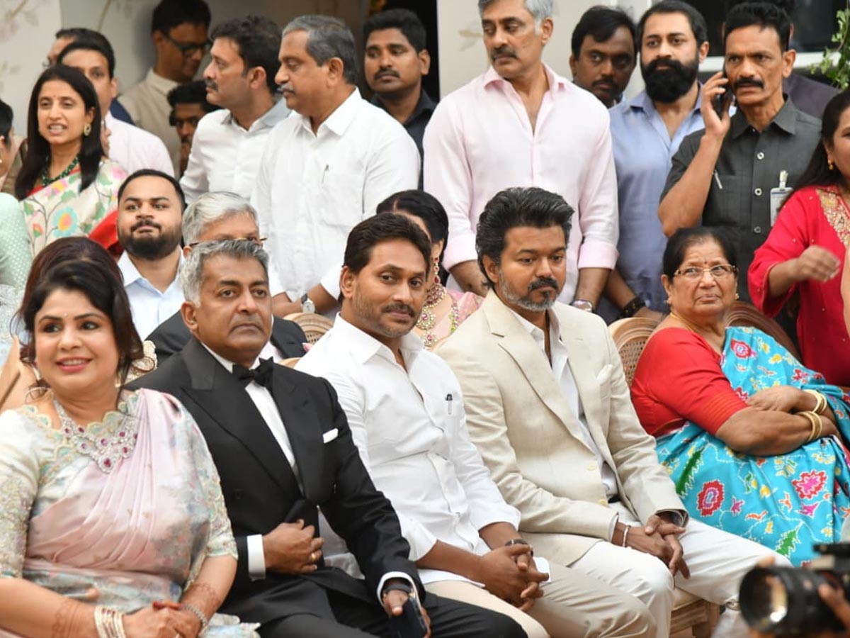 Tamil Actor Vijay meets YSRCP Chief YS Jagan3