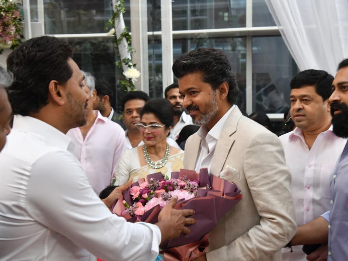 Tamil Actor Vijay meets YSRCP Chief YS Jagan5