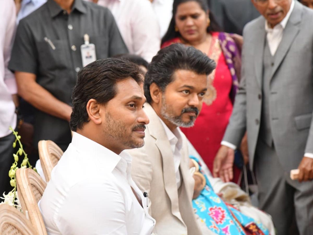 Tamil Actor Vijay meets YSRCP Chief YS Jagan6