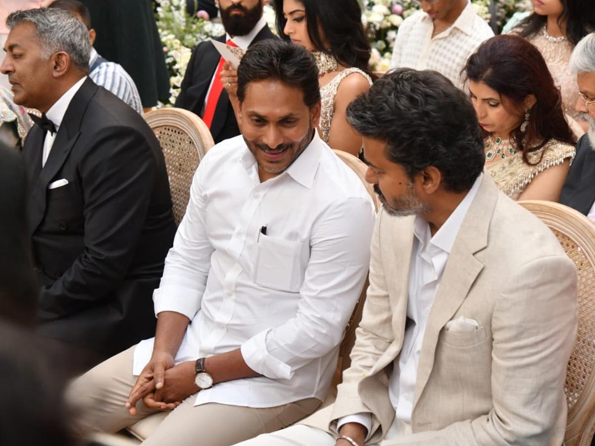 Tamil Actor Vijay meets YSRCP Chief YS Jagan8
