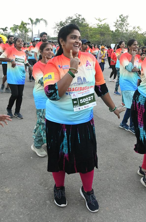 Yadagirigutta Temple Run 2026 in Sakshi New17