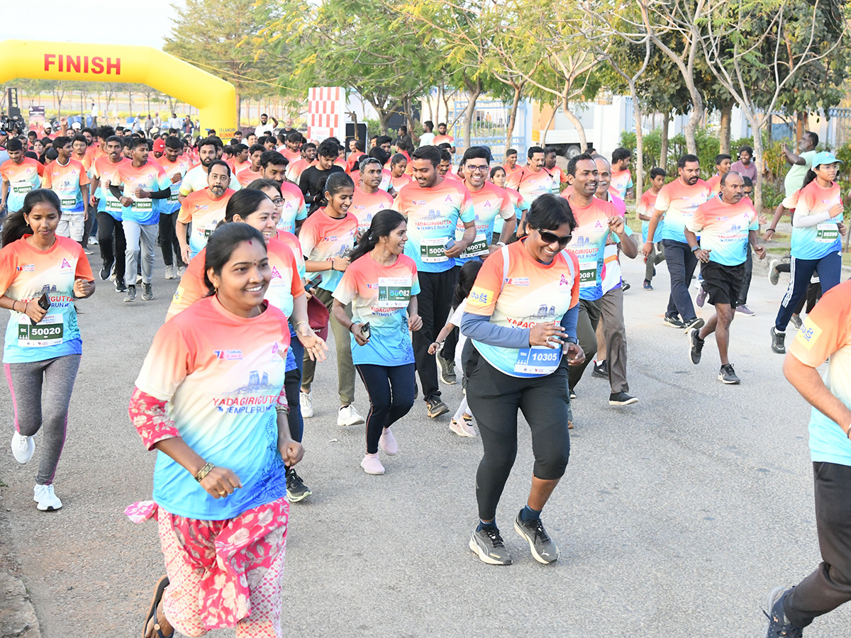 Yadagirigutta Temple Run 2026 in Sakshi New27