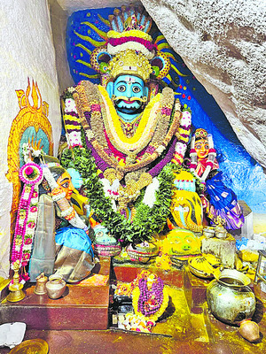 ఏడుపాయల జన సంద్రం2