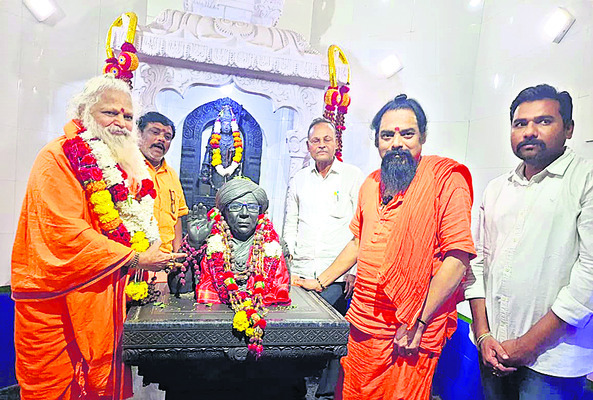 ‘మీల్స్‌ ఆన్‌ వీల్స్‌’  ద్వారా ఉచిత భోజనం 3