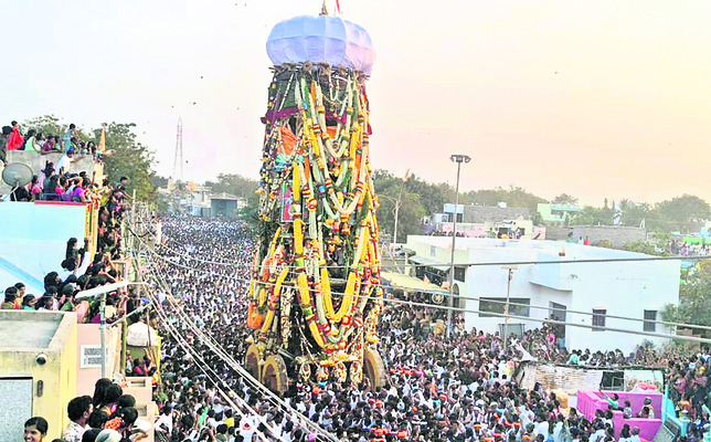 రథోత్సవం.. తరించిన భక్తజనం1