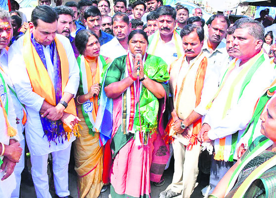 బీఆర్‌ఎస్‌ దొంగ హామీలను నమ్మొద్దు1