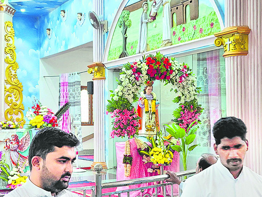 ఘనంగా బాలఏసు ఊరిపండుగ 1