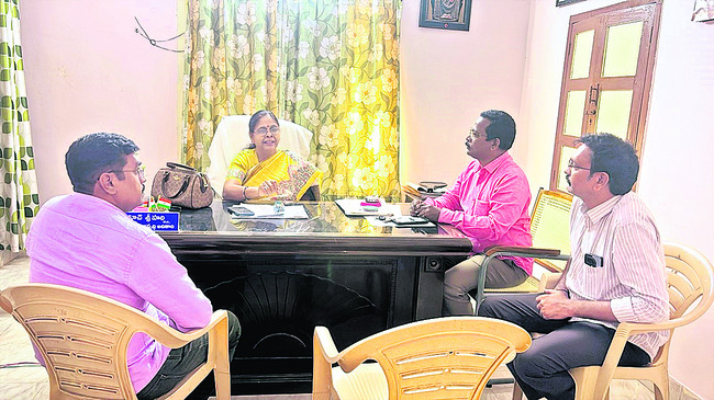 పన్నులను నూరు శాతం వసూలు చేయాలి 
1