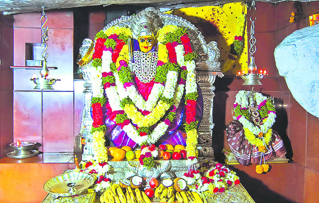 ఏడుపాయల జన సంద్రం3