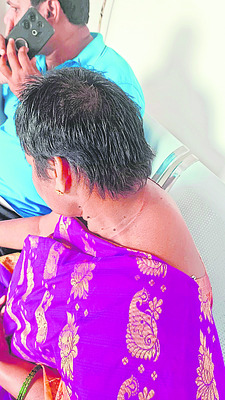 లబోదిబోమంటున్న మహిళ 3