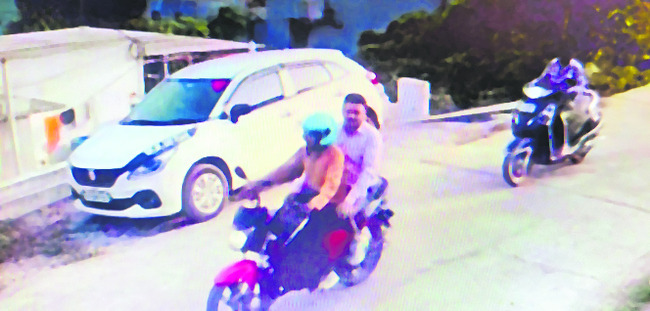 లబోదిబోమంటున్న మహిళ 1