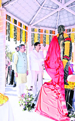 పోరాటంతోనే నాయకత్వం 1