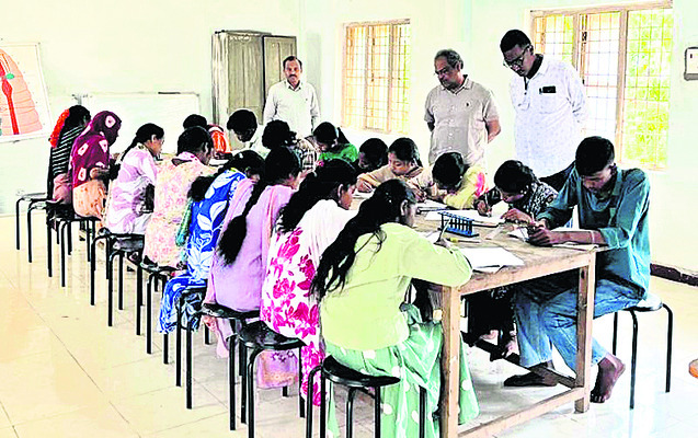 ఇంటర్‌ ప్రయోగ పరీక్షల పరిశీలన1