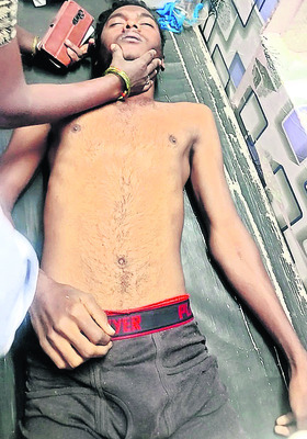 యువకుడి ఆత్మహత్యాయత్నం1