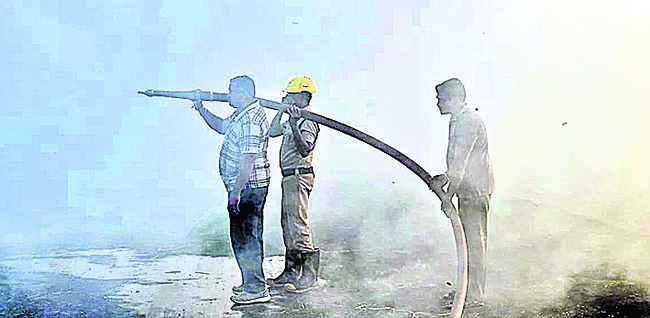 డంపింగ్‌ యార్డులో మంటలు2