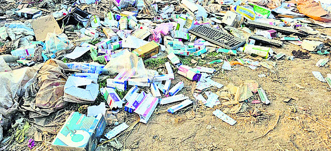 డంపింగ్‌ యార్డులో మంటలు1