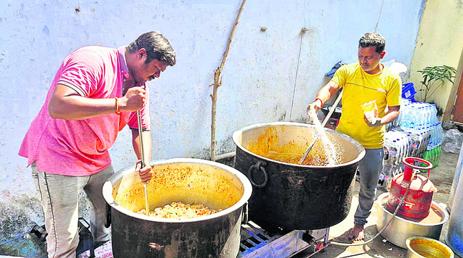  ఎలక్షన్‌ స్నాక్స్‌ 
1