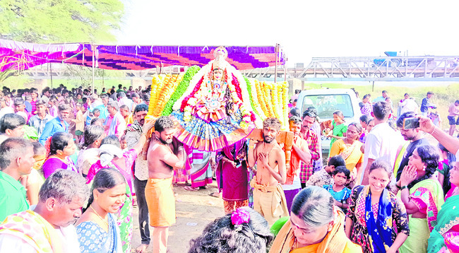 గంగమ్మా.. చల్లగ చూడమ్మా..! 1