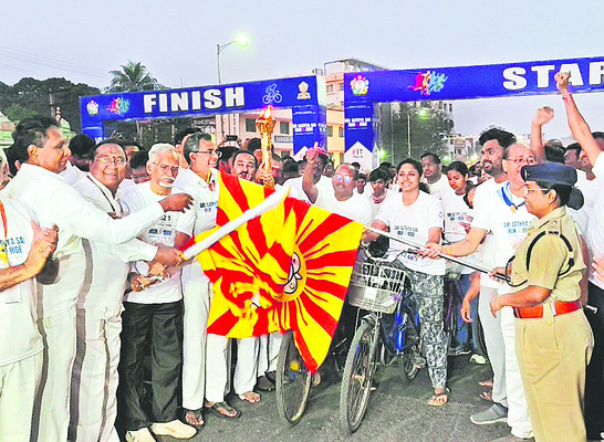 ఐక్యత చాటిన సత్యసాయి రన్‌ రైడ్‌ 5కే ర్యాలీ 1