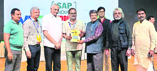 వినుకొండ ఫొటోగ్రాఫర్‌కు ‘సిగ్మా’ అవార్డు 1