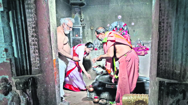 త్రిలింగ రామేశ్వరాలయానికి విరాళం 1