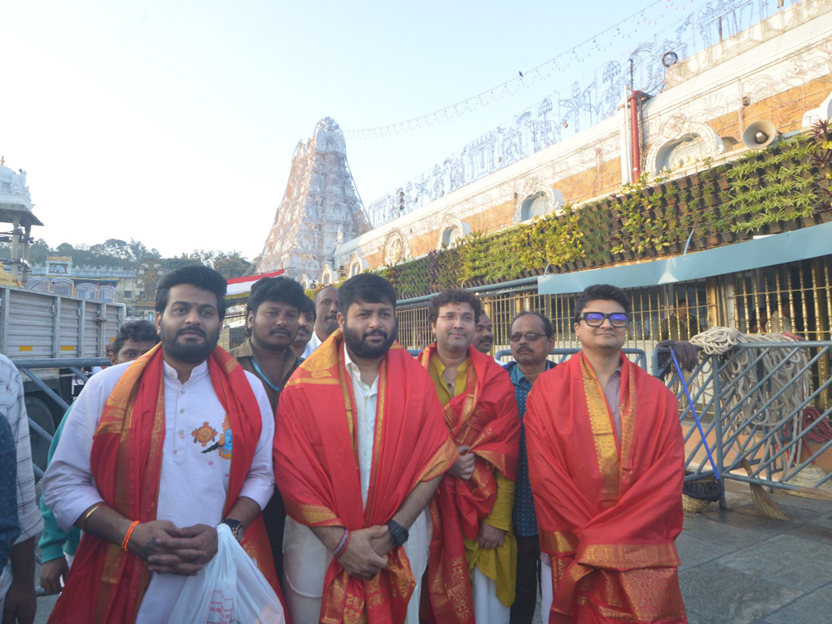 Tollywood Celebrities Sreeleela And Teja Sajja Visited at Tirumala14
