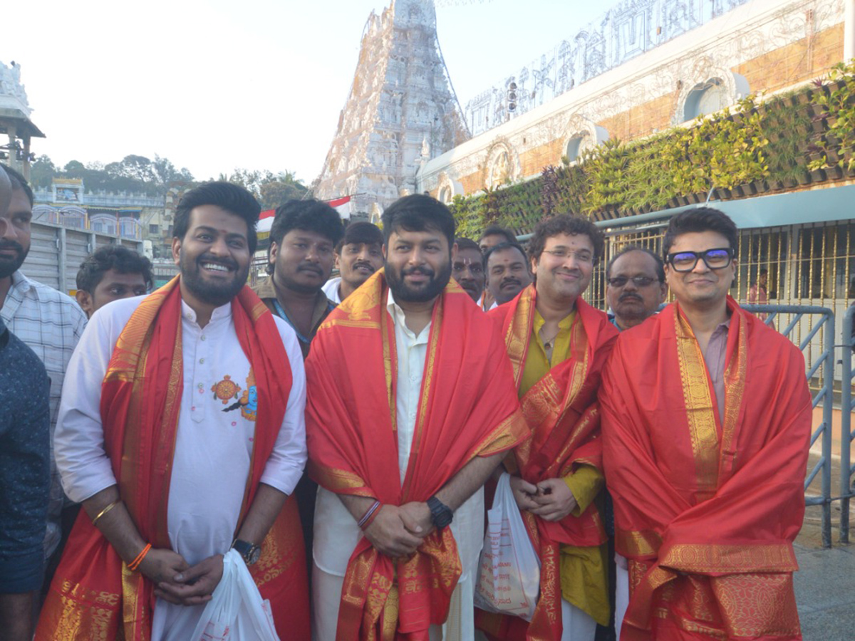 Tollywood Celebrities Sreeleela And Teja Sajja Visited at Tirumala15