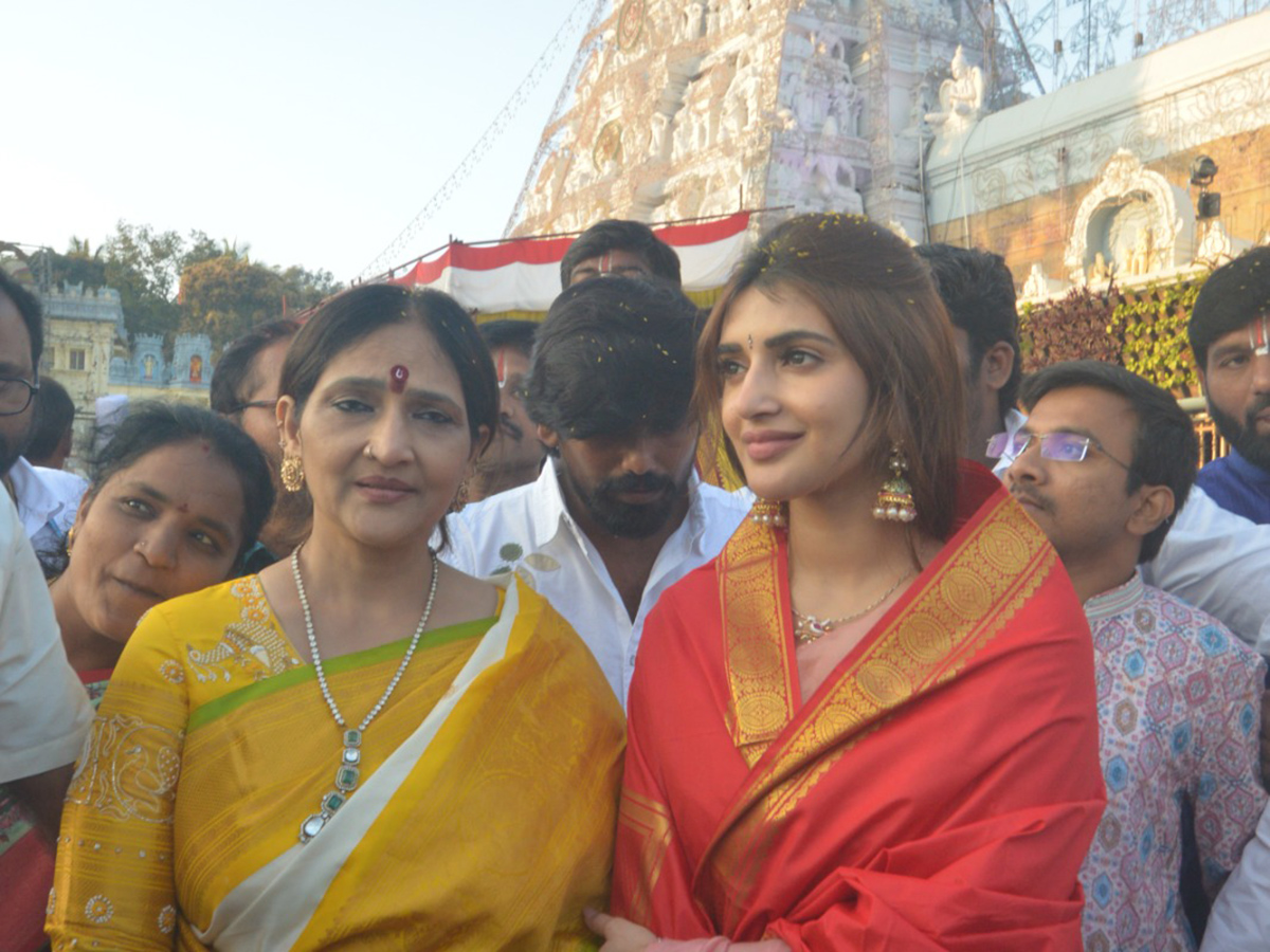 Tollywood Celebrities Sreeleela And Teja Sajja Visited at Tirumala18