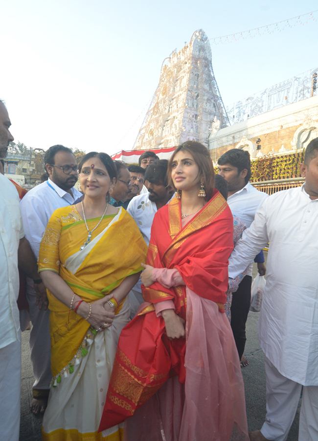 Tollywood Celebrities Sreeleela And Teja Sajja Visited at Tirumala2