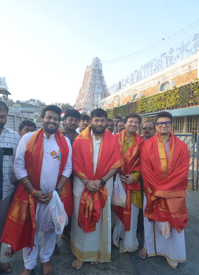 Tollywood Celebrities Sreeleela And Teja Sajja Visited at Tirumala3