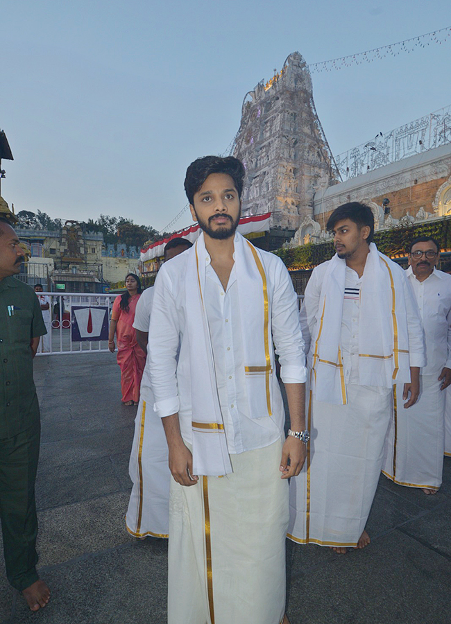 Tollywood Celebrities Sreeleela And Teja Sajja Visited at Tirumala4