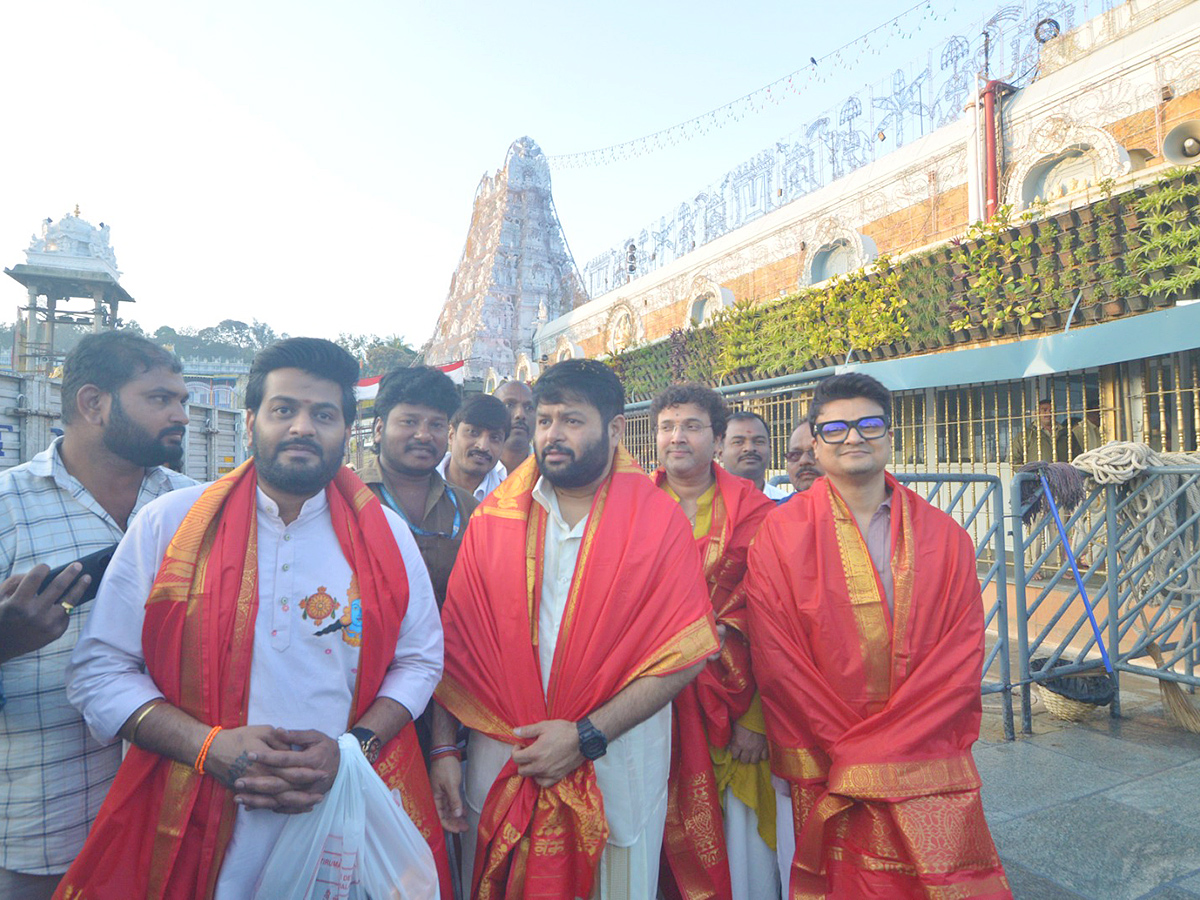 Tollywood Celebrities Sreeleela And Teja Sajja Visited at Tirumala8