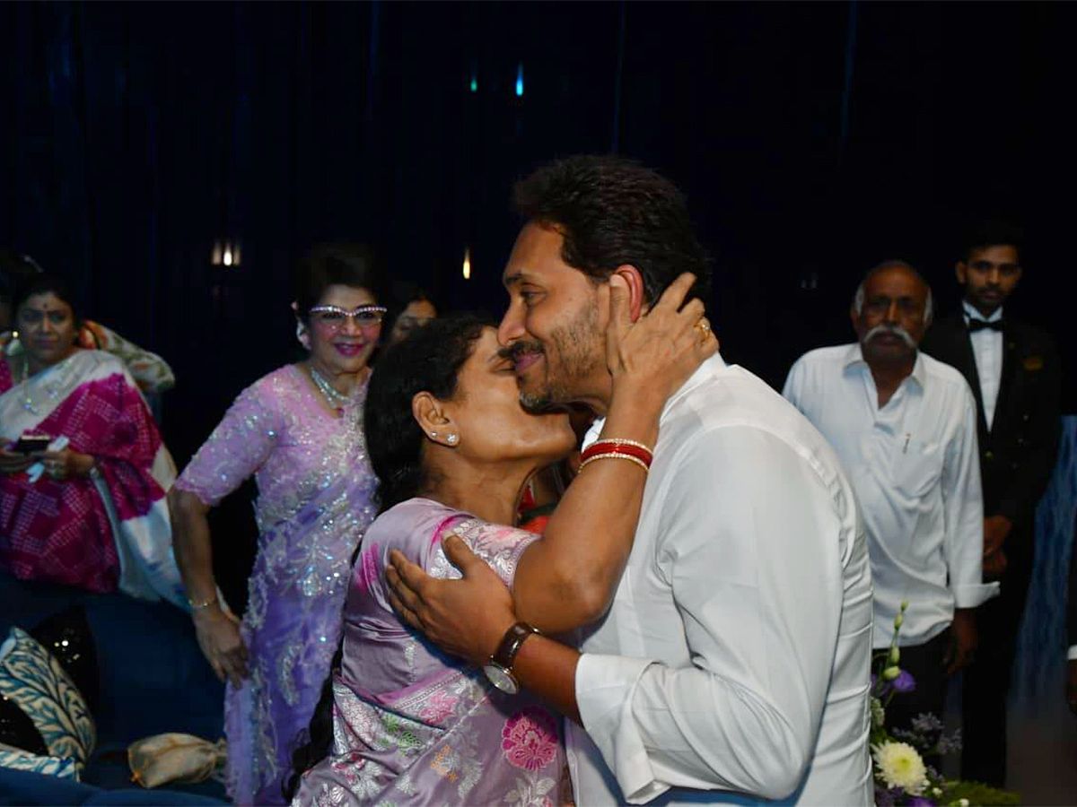 YS Jagan With Thalapathy Vijay Attends Marriage At Chennai12