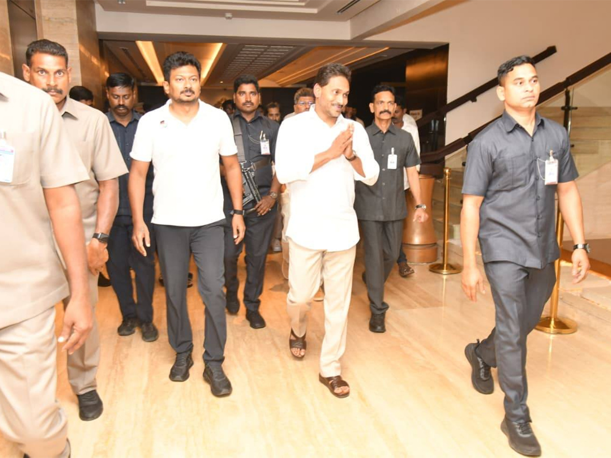 YS Jagan With Thalapathy Vijay Attends Marriage At Chennai16