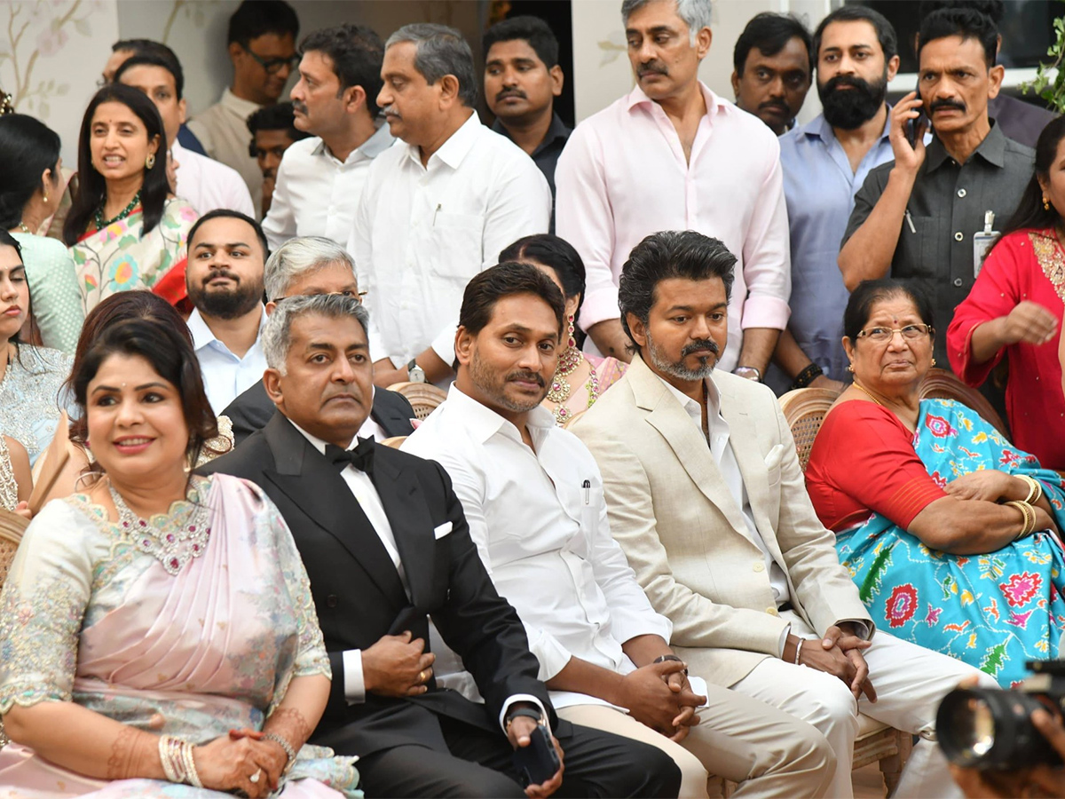 YS Jagan With Thalapathy Vijay Attends Marriage At Chennai17