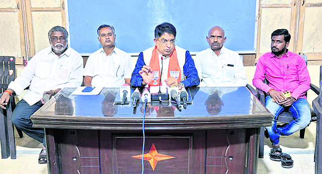 అన్ని రంగాల్లో  ప్రభుత్వాలు విఫలం  1