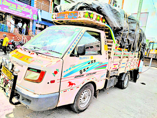 బొక్కేస్తారో.. ఇచ్చేస్తారో? 1