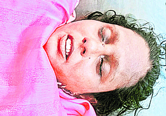 విద్యుత్‌ అధికారుల నిర్లక్ష్యానికి నిండుప్రాణం బలి 1