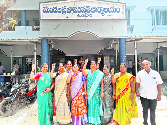 సొంత మండలాల్లో బదిలీలకు వినతి 2