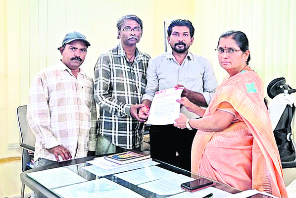 సొంత మండలాల్లో బదిలీలకు వినతి 1