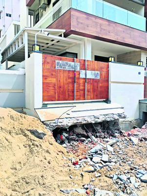 కక్ష గట్టి.. కూలగొట్టి..! 1