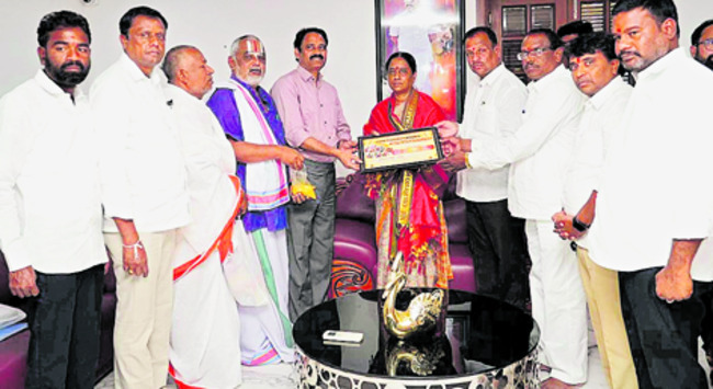 యువత రాజకీయాల్లోకి అడుగుపెట్టింది. ఉన్నత చదువులు చదివిన6