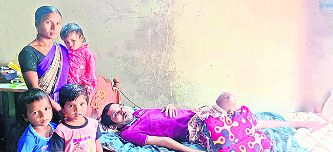 మూడేళ్లుగా మంచానికే పరిమితం 1